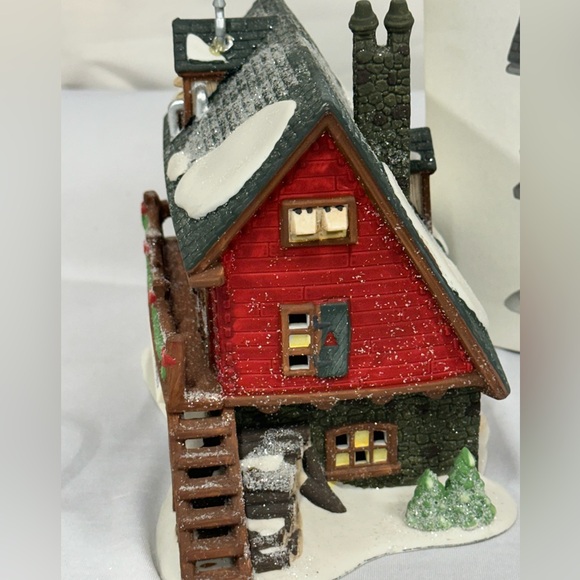 Vintage Heritage Village Collection “Santa’s Woodworks” Village Piece - Picture 3 of 5